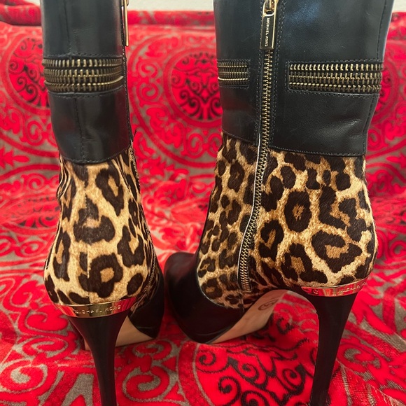 Micheal Kors Haya Bootie - Picture 3 of 5